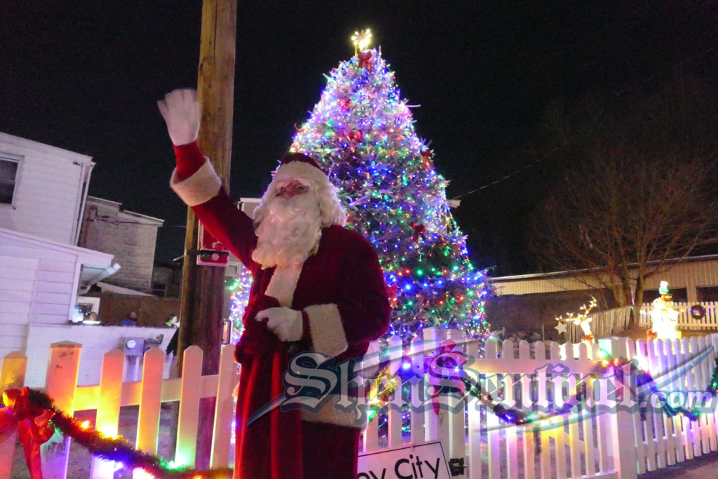 Mahanoy community gets into Christmas spirit at Tree Lighting The