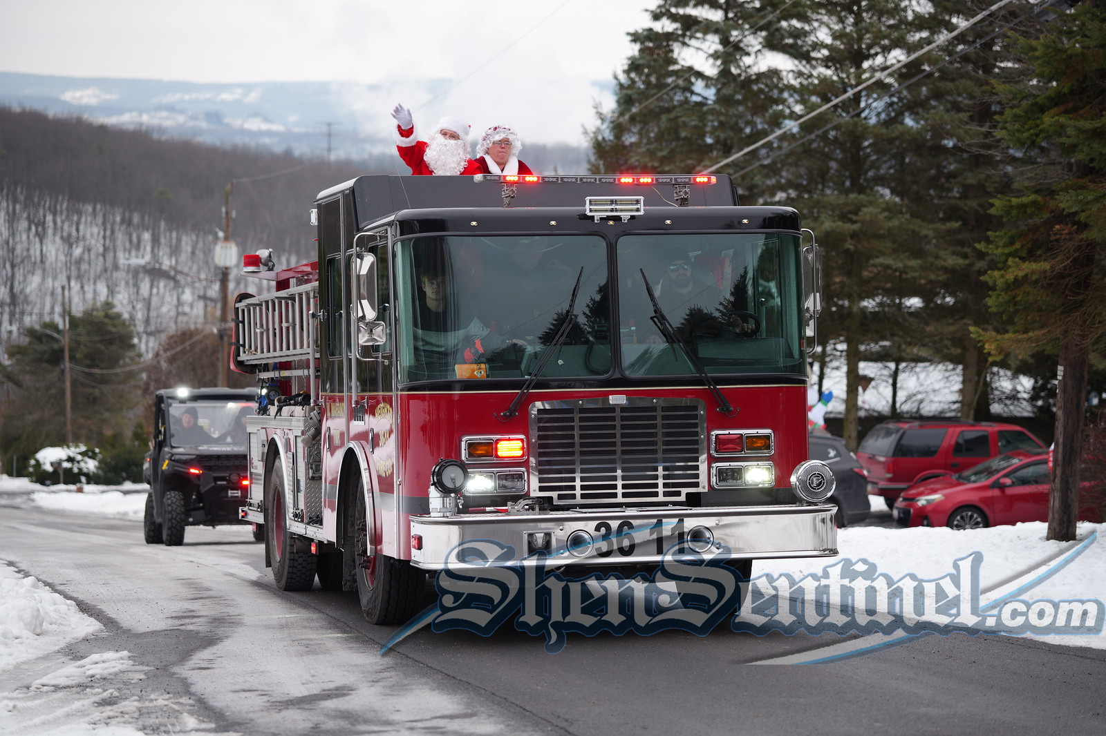 Santa parades through Shen. Heights with fire company